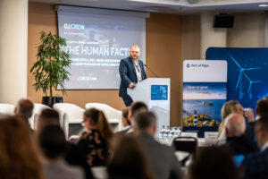Artur Trus speaking at Novikontas People Conference